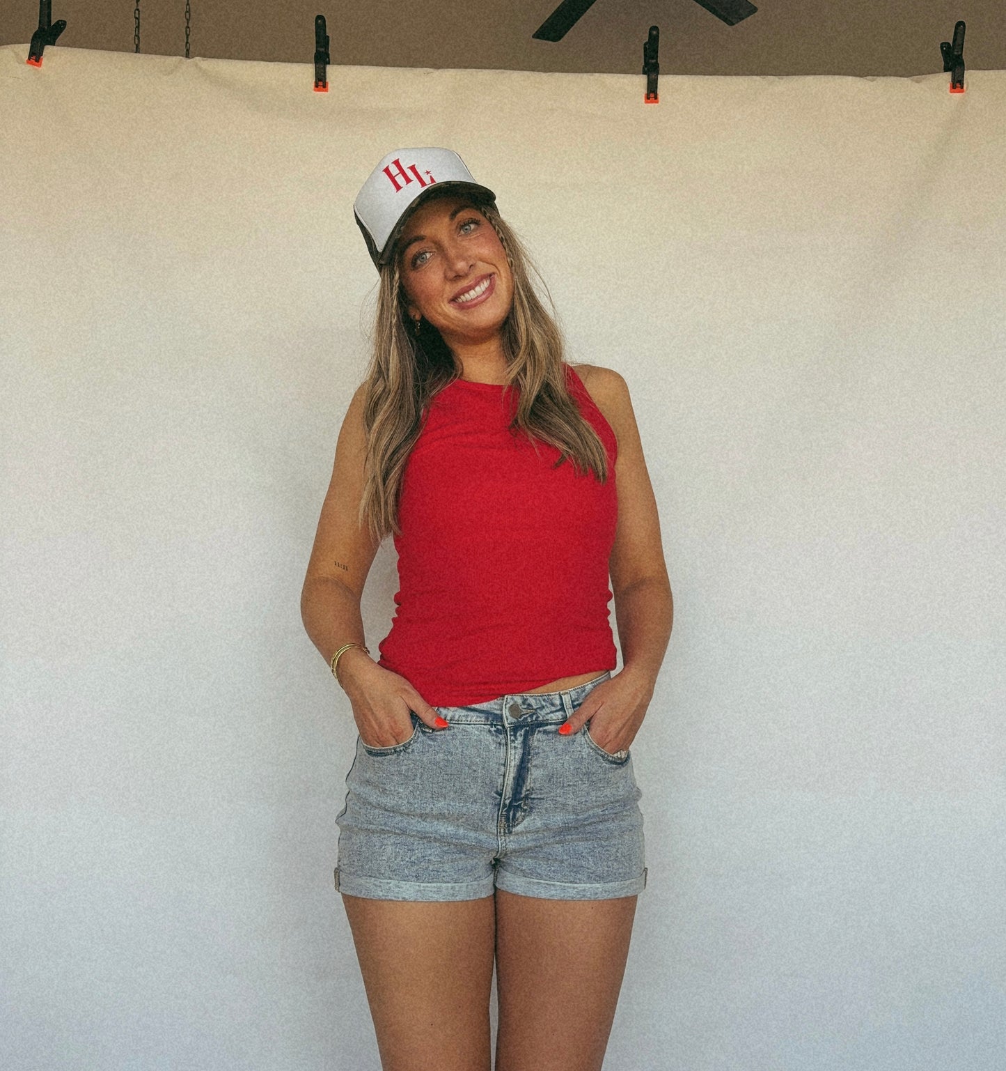 STRETCH ROLL-UP MOM SHORTS: LIGHT WASH