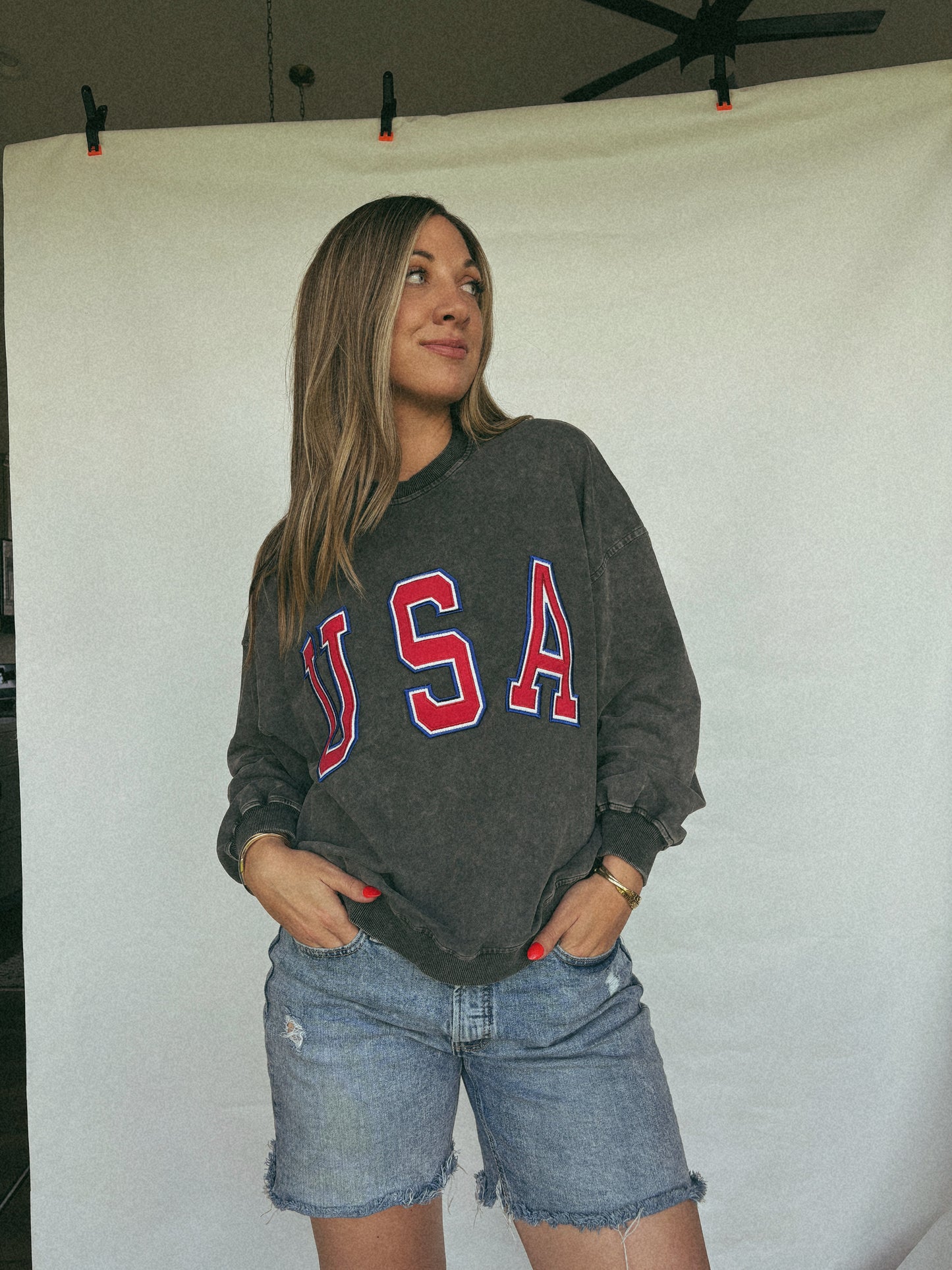 "USA" CONTRAST TRIM DETAIL OVERSIZED SWEATSHIRT: CHARCOAL