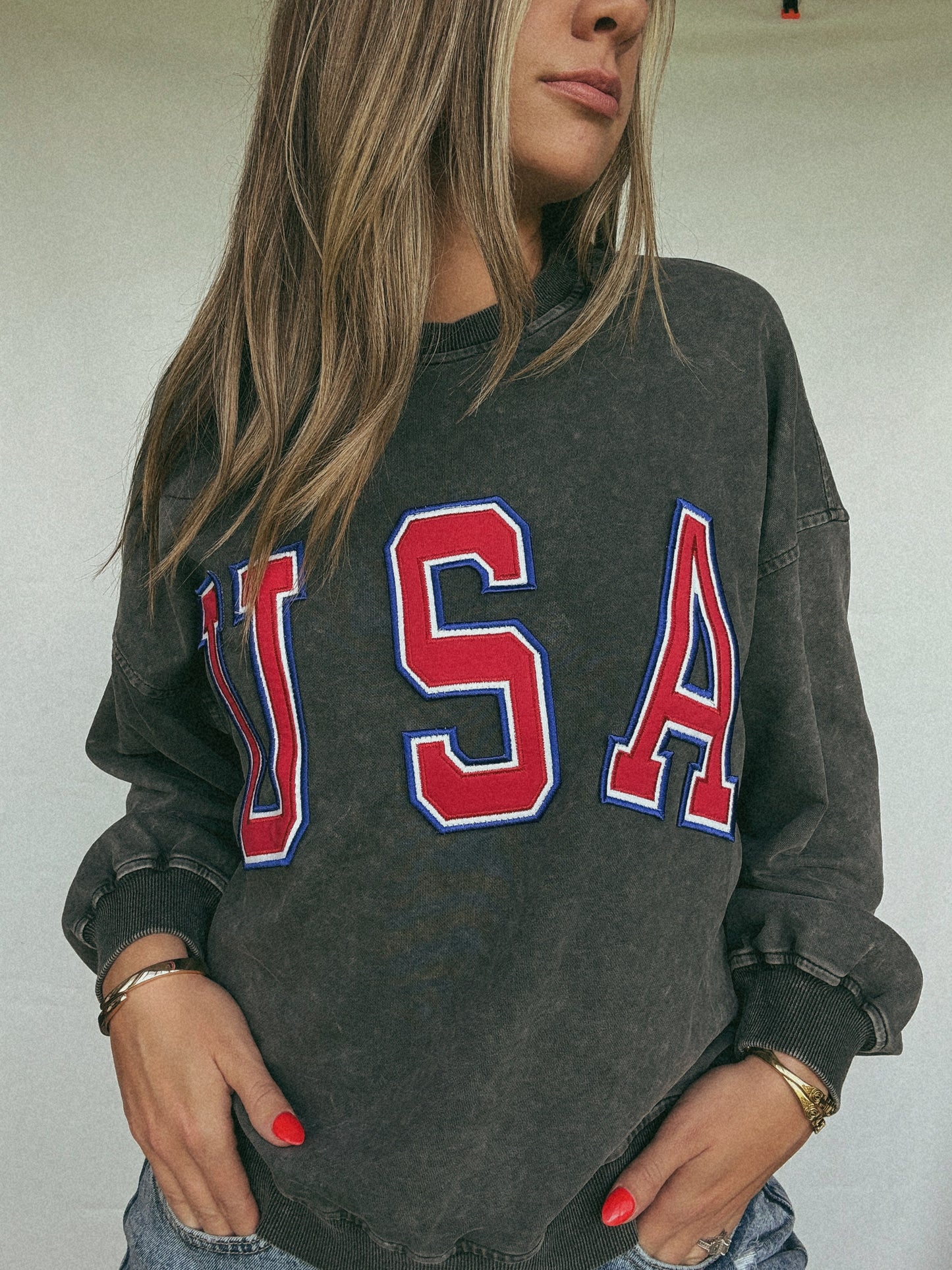"USA" CONTRAST TRIM DETAIL OVERSIZED SWEATSHIRT: CHARCOAL
