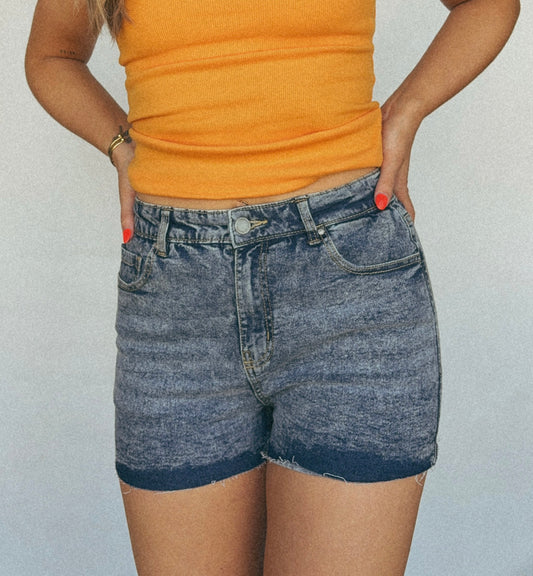 STRETCH HIGH RISE FREY HEM DENIM SHORTS: MEDIUM WASH
