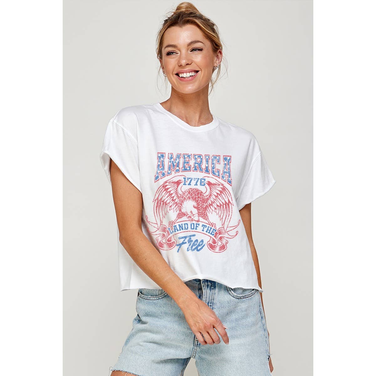 AMERICA LAND OF THE FREE VINTAGE GRAPHIC CROP TOP: WHITE